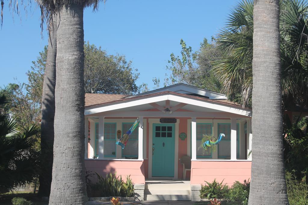 Coronado Palms Coastal Cottage Galveston Exterior photo