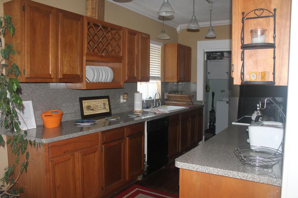 Coronado Palms Coastal Cottage Galveston Exterior photo